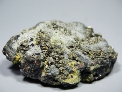 閃亜鉛鉱、黄鉄鉱<br> 尾太鉱山産 58g (251)